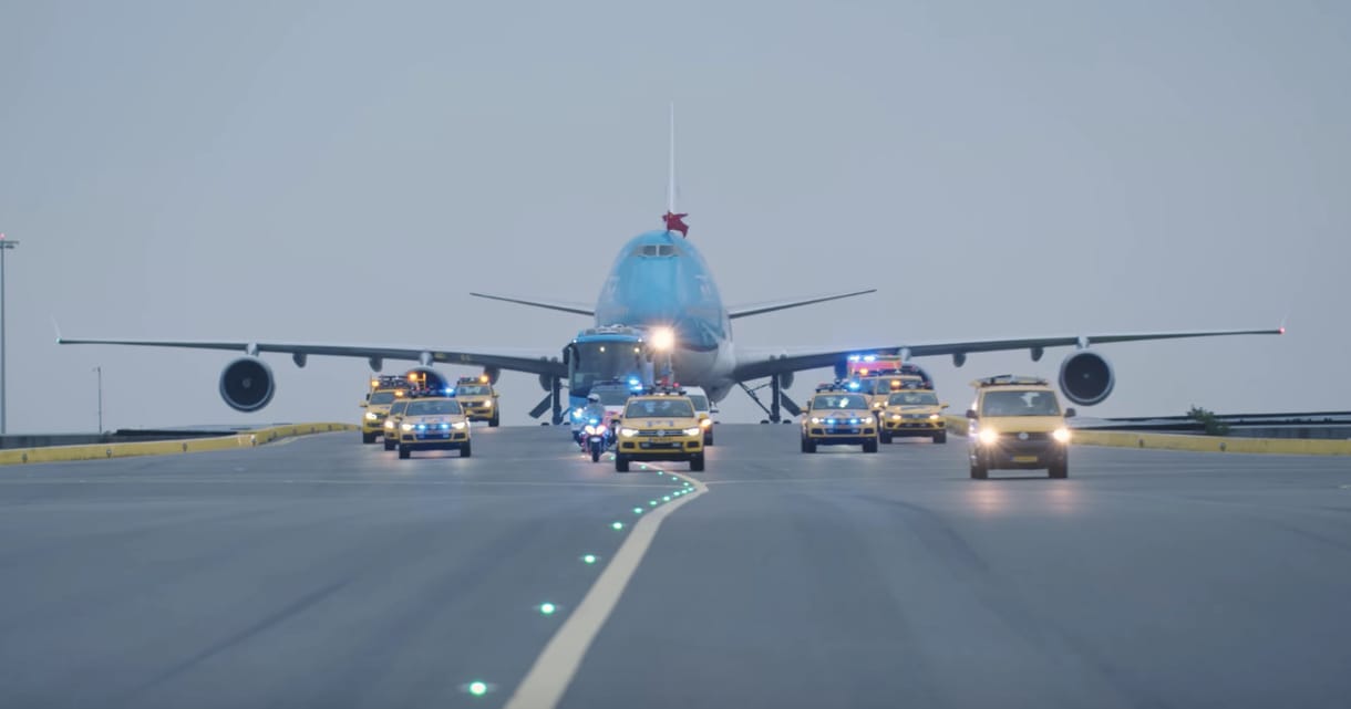 Hatalmas felhajtást csaptak a repülőtéren a pandákat szállító Boeing-gépnek – videó
