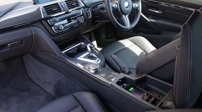 Van egy kis gond az új iPhone-nal, ha egy BMW-ben töltik