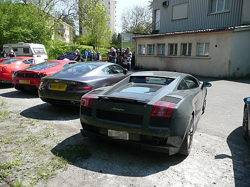 Luxusautós találkozó lett gyanús a pénzügyőröknek
