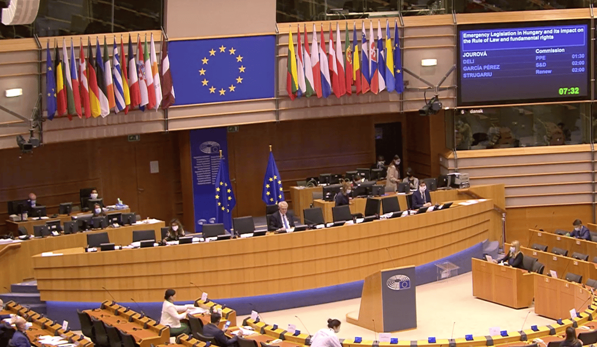 Az Európai Parlament szankciókkal járó jogállamisági mechanizmust javasol