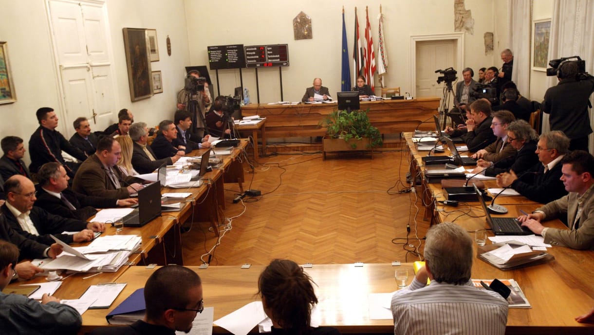 Döntéseket próbál hozni az esztergomi közgyűlés