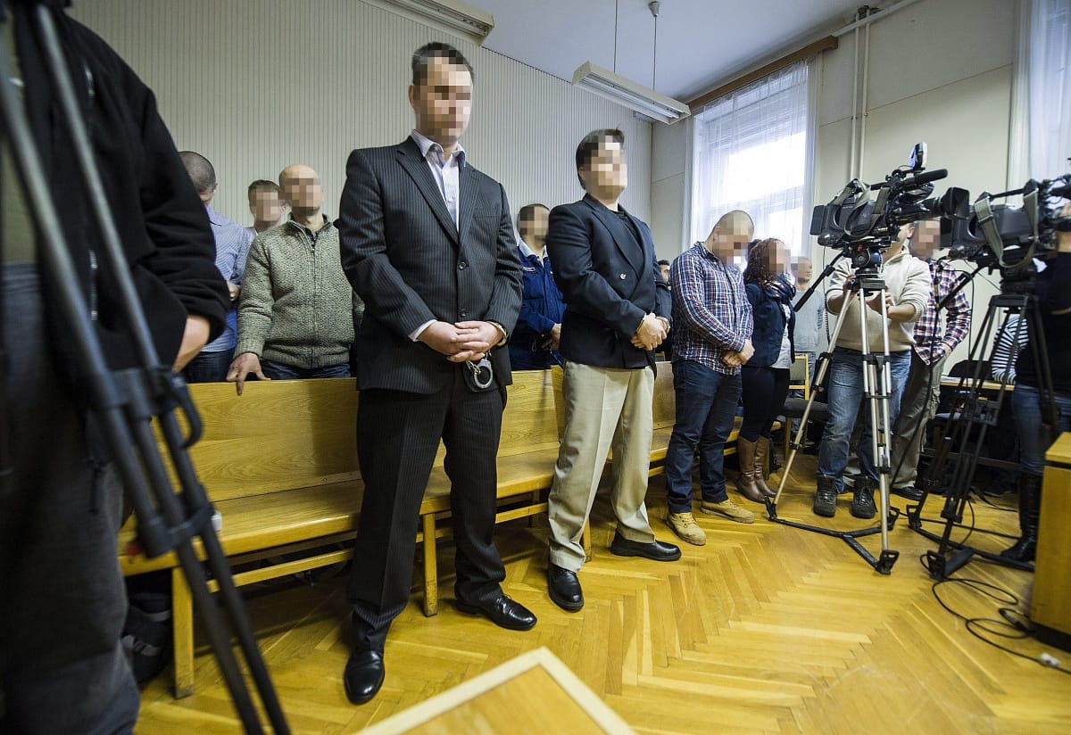 Jelentősen enyhítették az őrizetest agyonverő rendőrök büntetését