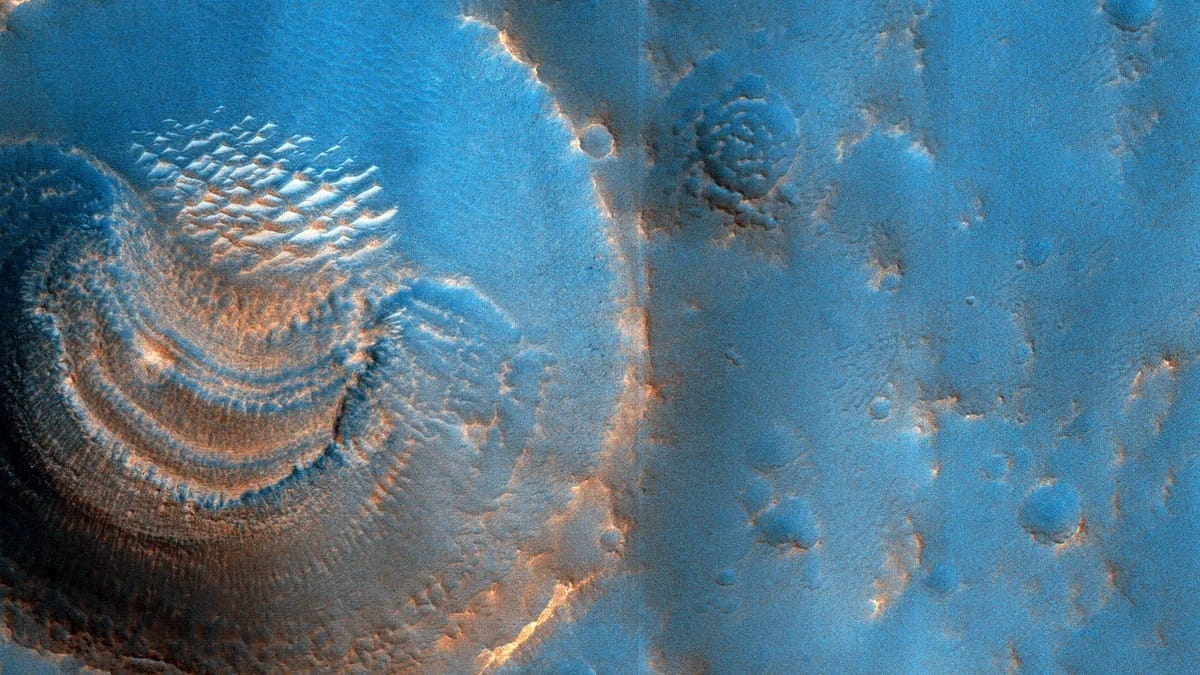 Furcsa alakzatokat találtak a Mars krátereiben
