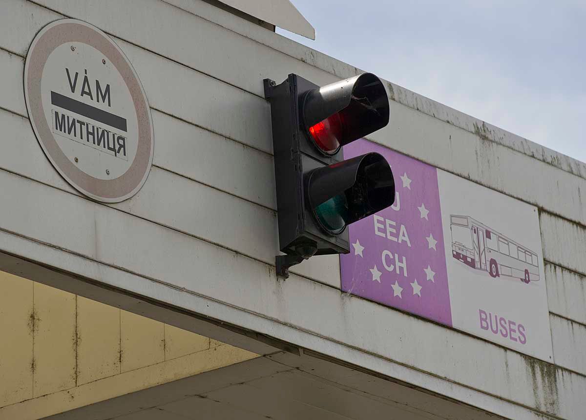 Felfüggesztették a tüntetést, megindult a határforgalom Záhonynál