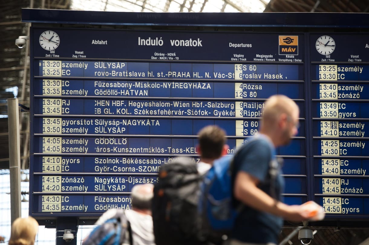 Elmagyarázta a MÁV, miért nem baj, hogy tavaly 1,8 millió percet késtek a vonatok