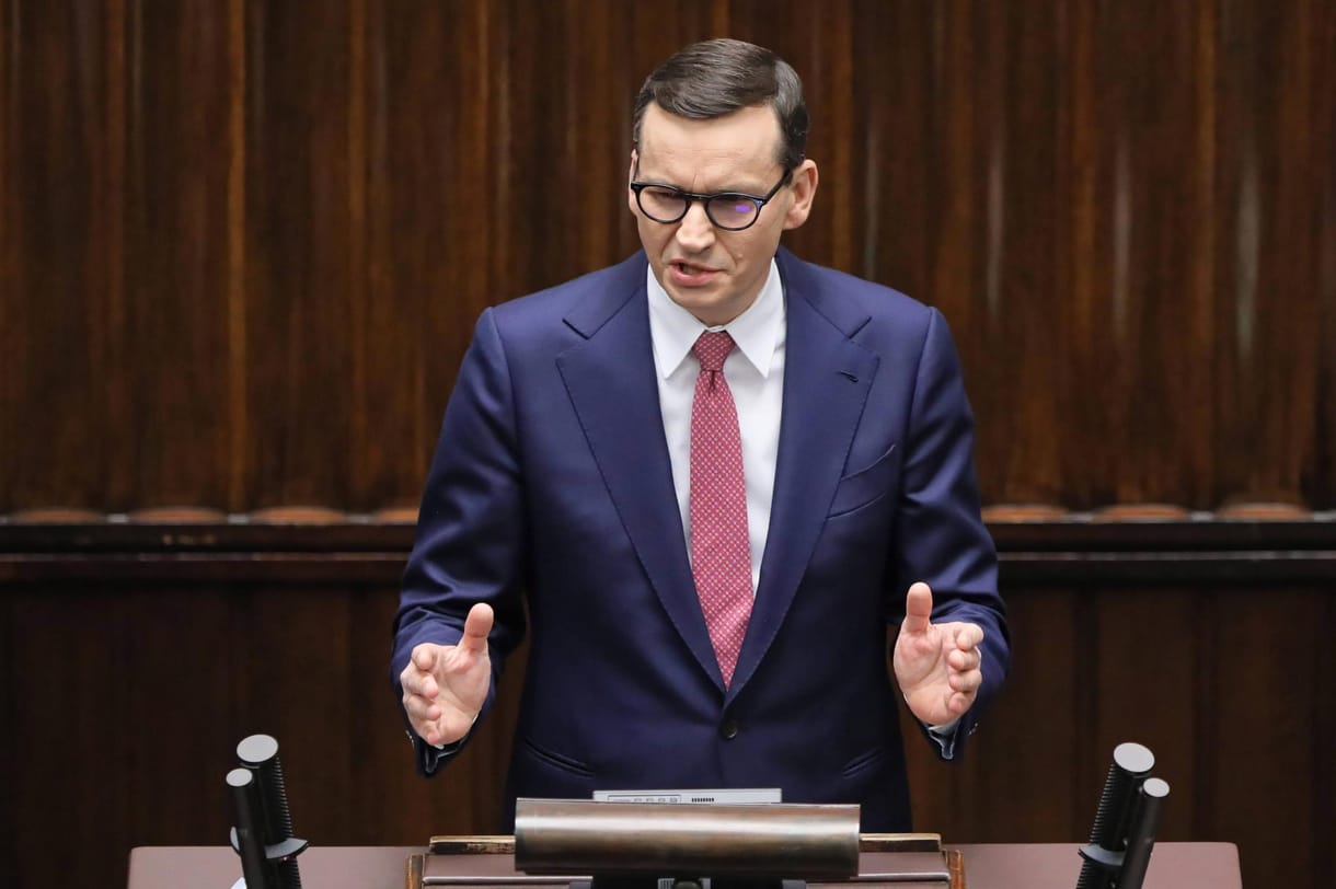 A lengyel miniszterelnök NATO-beavatkozást sürget a határon kialakult helyzet miatt
