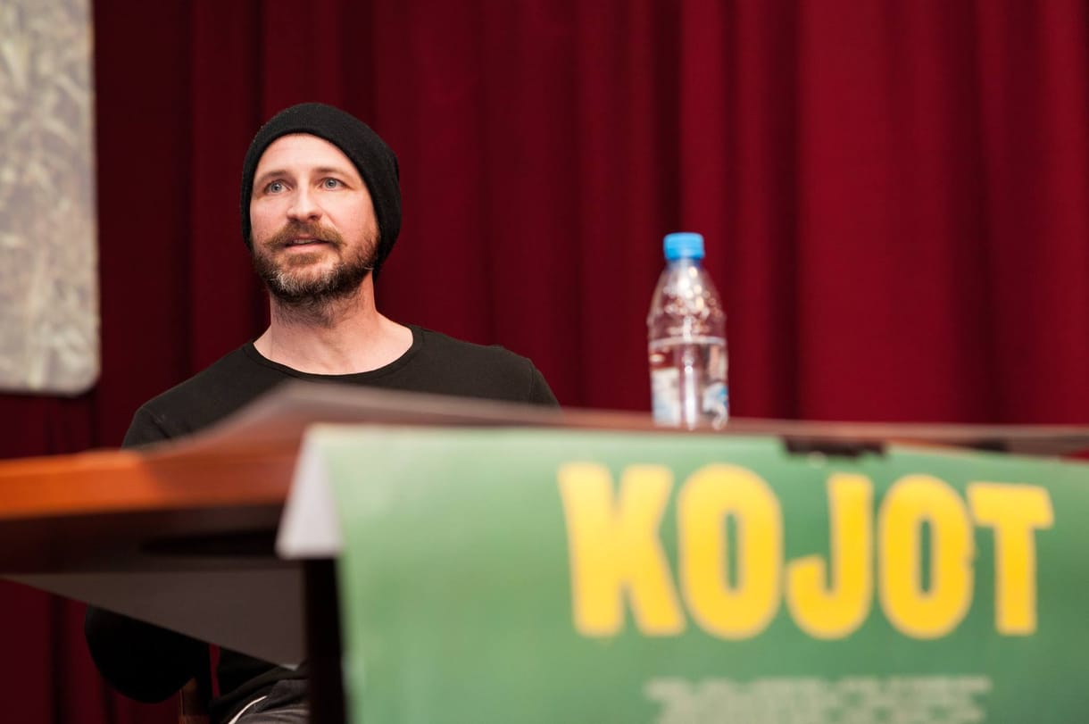 Teljes zavar vagy zseniális marketing? Ingyen átadják a magyar moziknak a Kojotot