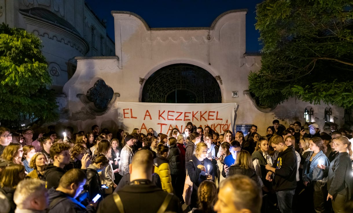 Kirúgott kölcseys tanárok: A hatalomnak azért kellett most ilyen erős eszközhöz nyúlnia, mert a társadalom elkezdte megérteni, mit jelent a tanárhiány