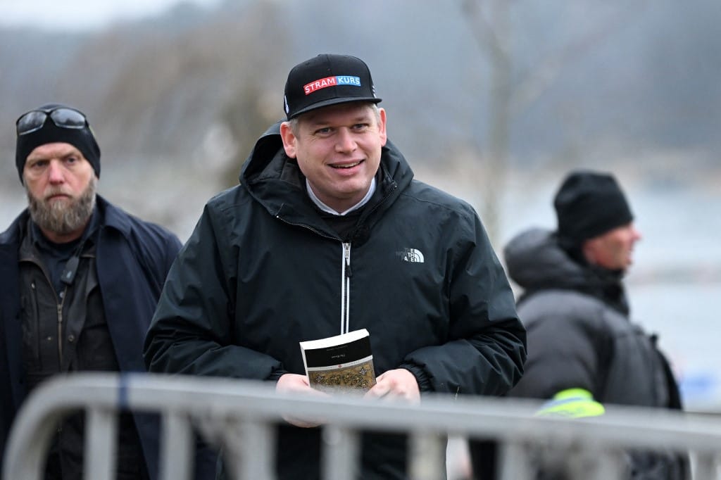 El akart égetni egy Koránt, kitiltották a britek a dán szélsőjobboldali politikust