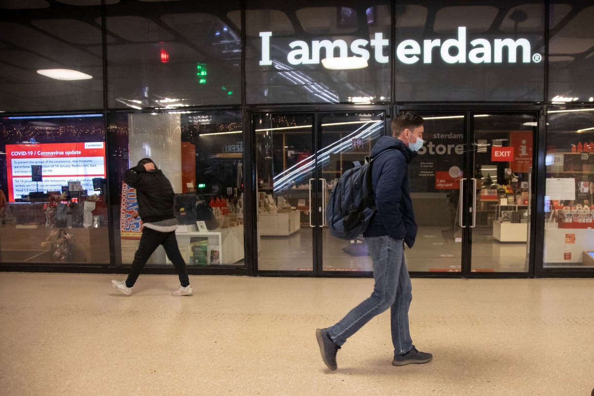 Hollandiában egyre több az új fertőzött, a kórházakban viszont csökken a betegek száma