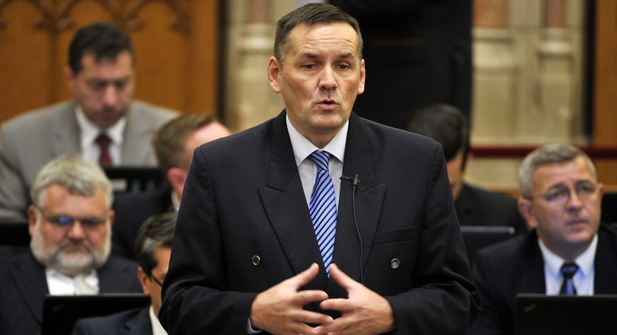 Volner János átnevezte pártját Huxit Pártra