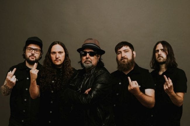 Alsóörsre jön a Motörhead gitárosa