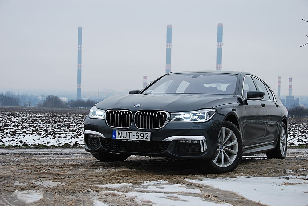 BMW 7-es sorozat teszt: de mi jöhet még, megeteti a kutyát?