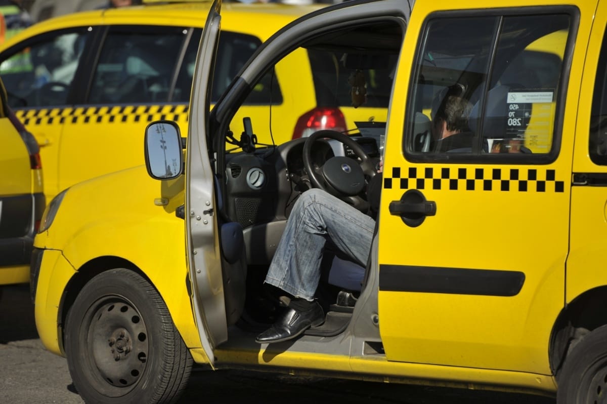 Hét illegális taxissal kevesebb: lecsapnak a hiénákra