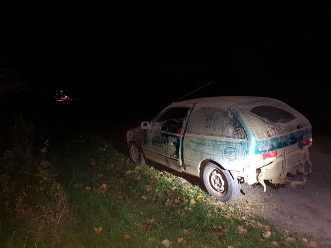 Részegen, jogsi nélkül vezetett egy olyan, rendszám nélküli autót, amire ránézni is rossz
