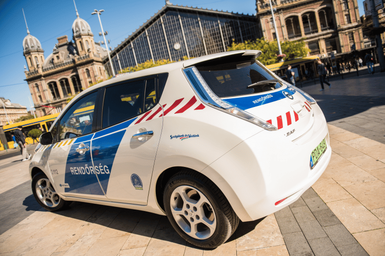 Európa egyik legnépszerűbb elektromos autóját kapták meg a terézvárosi rendőrök