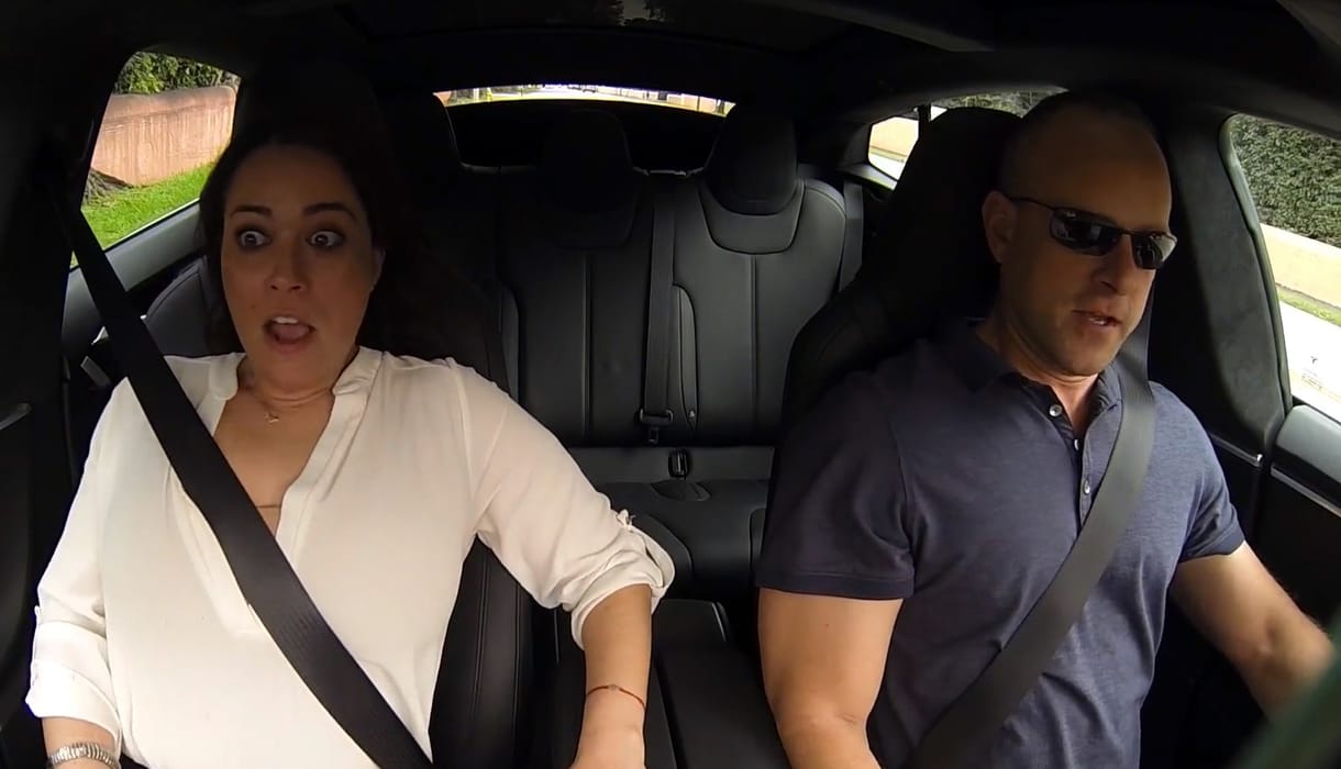 Szó elakad, szem fennakad, ahogy a Tesla D gyorsul – videó
