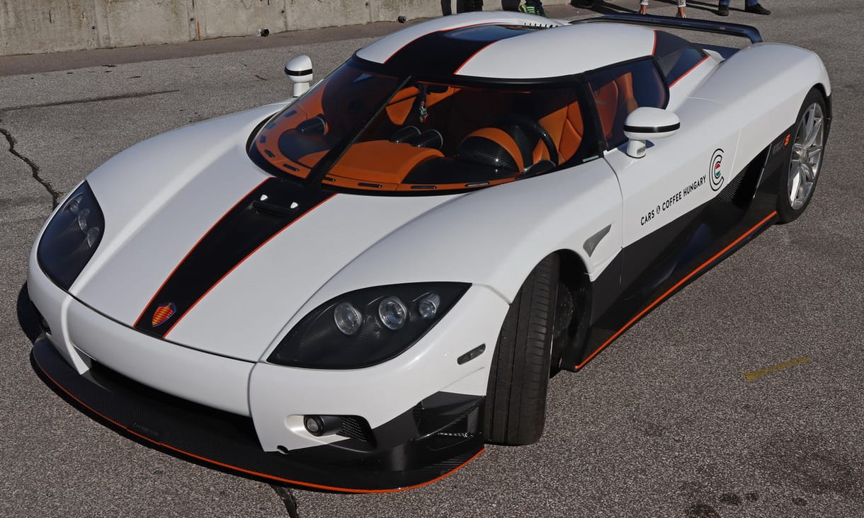 Nem nagyon van ennél durvább magyar autó: beültünk az 1000+ lóerős hazai Koenigseggbe