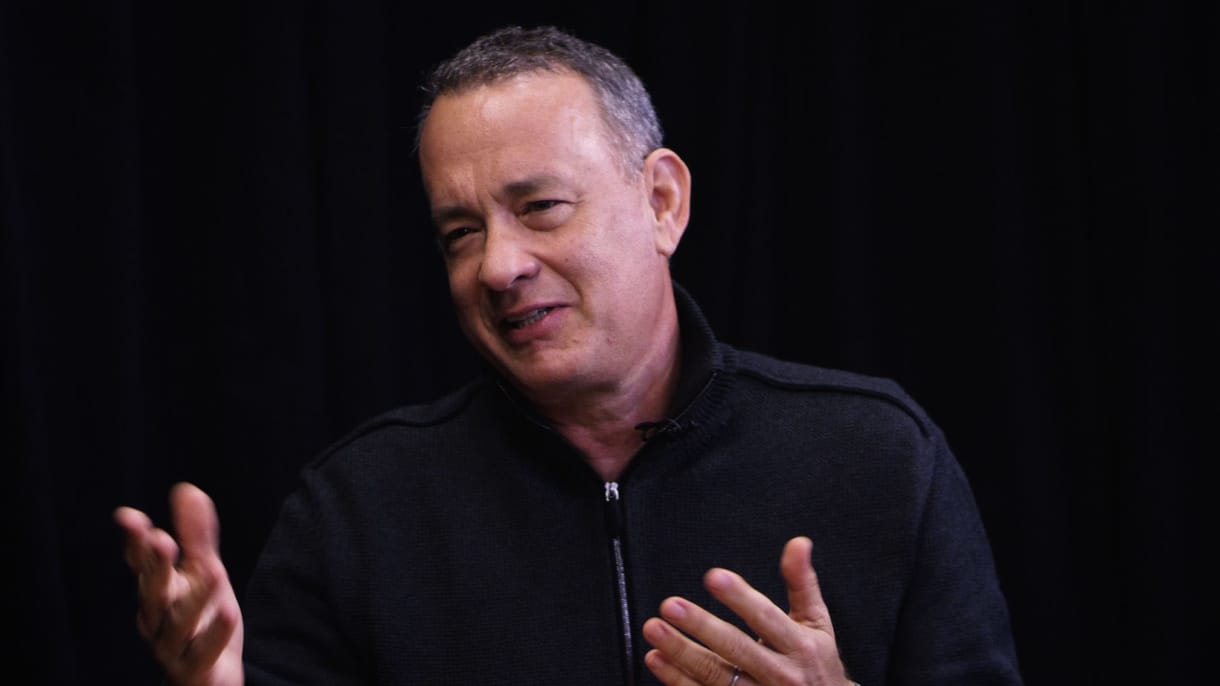 Tom Hanks felcsapott írónak, októberben jön az első könyve