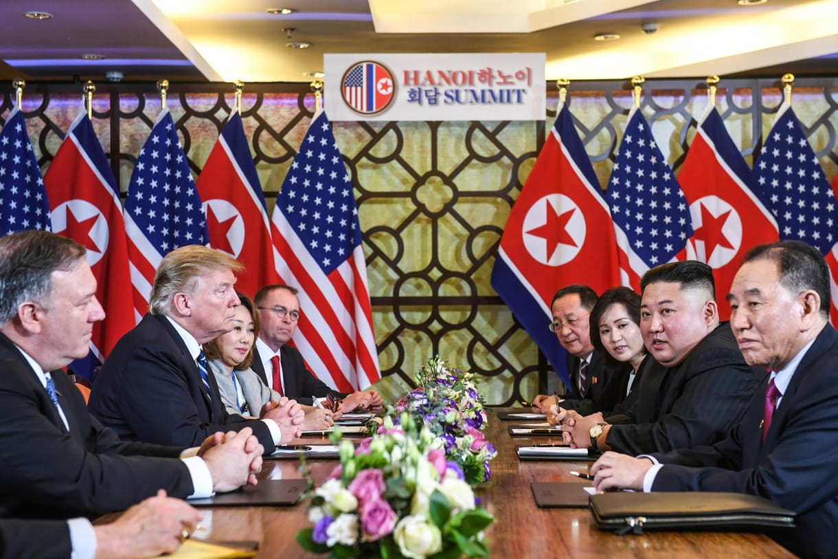 Trump tanácsadója szerint siker, hogy egyezség nélkül ért véget a csúcstalálkozó Kim Dzsong Unnal