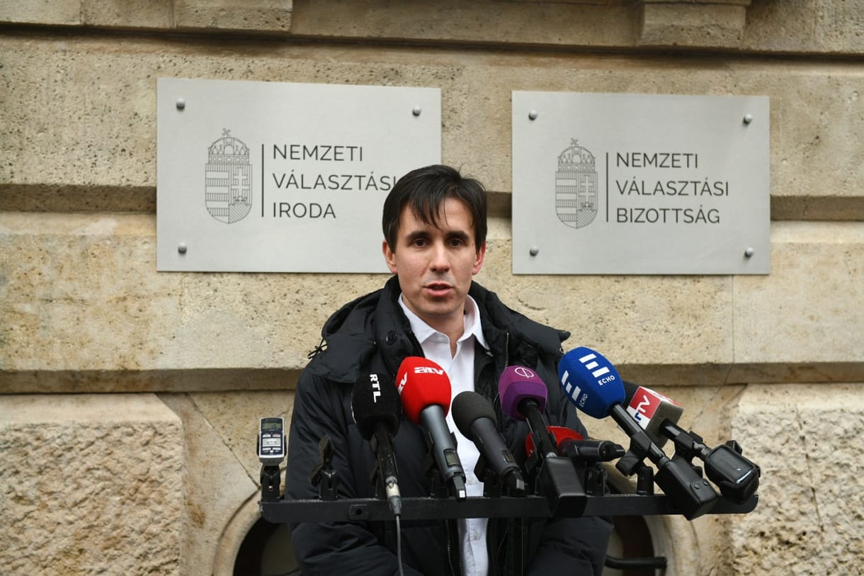 Egy napig volt szabad: Újra őrizetbe vették Czeglédy Csabát