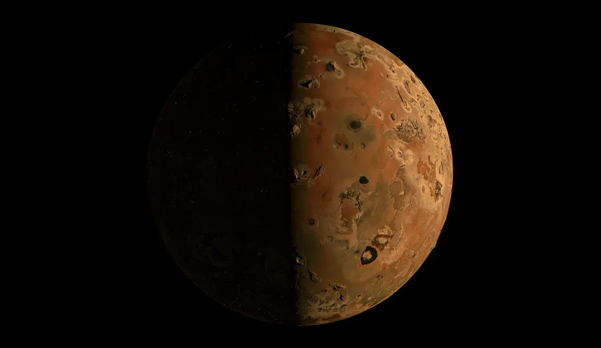 Lenyűgöző fotókat készített a Jupiter holdját 1500 km-re megközelítő Juno űrszonda