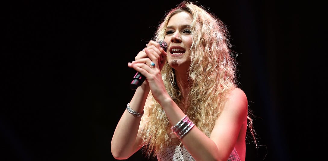 Kitoloncolták Iránból Joss Stone énekesnőt