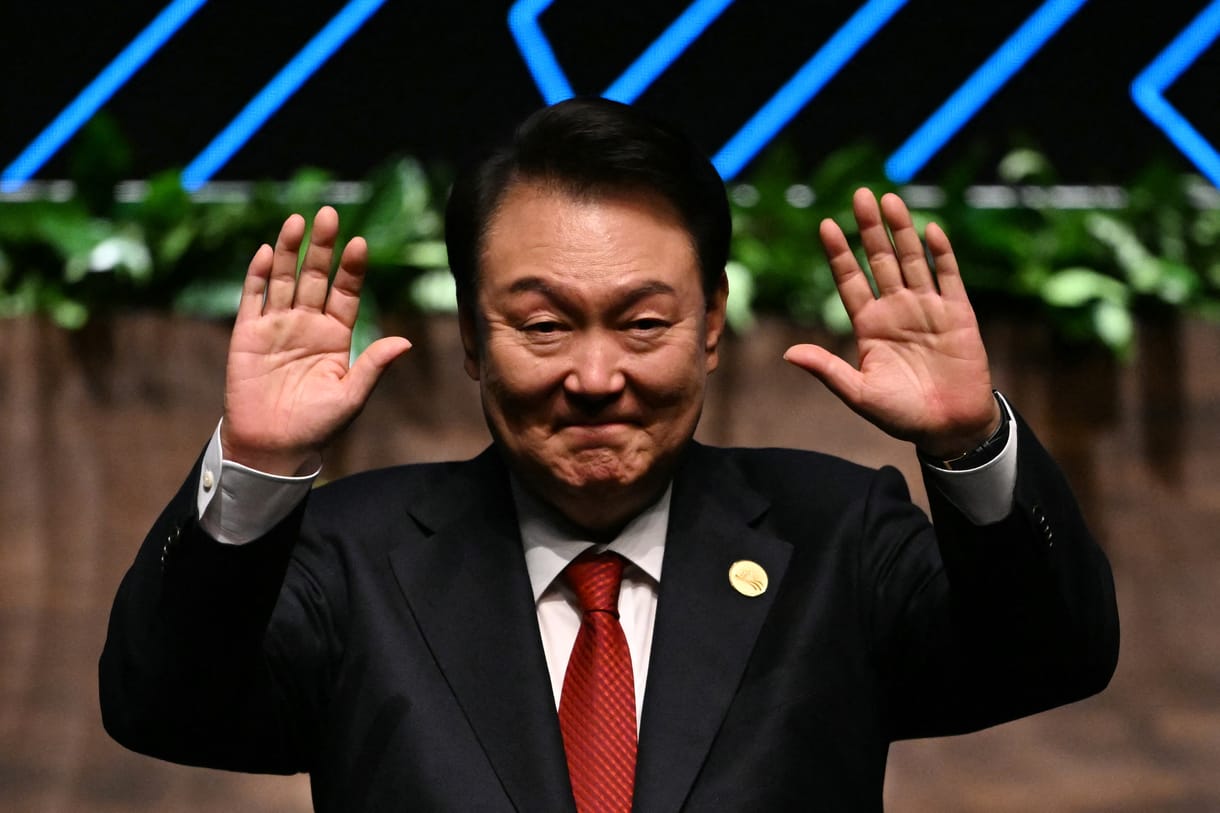 Dél-Koreában sok ezer tüntető sürgette a felfüggesztett elnök letartóztatását