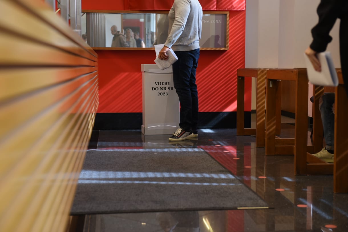 „Igazából egy értelmes választás van” – Pozsonyból jelentkeznek a hvg.hu tudósítói