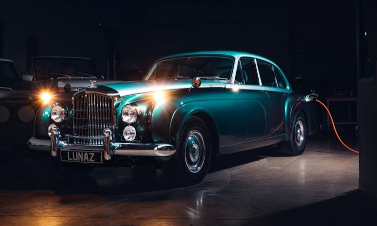 Hangtalan villanyautó lett ebből a 60 éves Bentley-ből