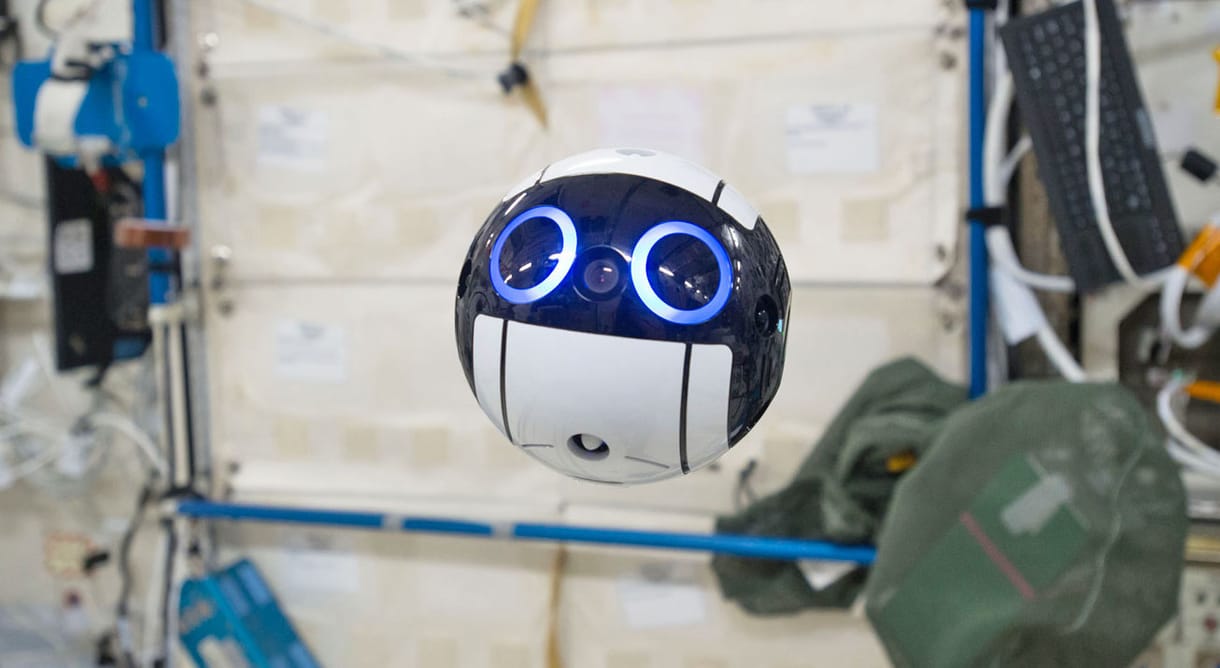 Felküldtek egy aranyos robotot az űrbe, és azt kell mondjuk, hogy bevált