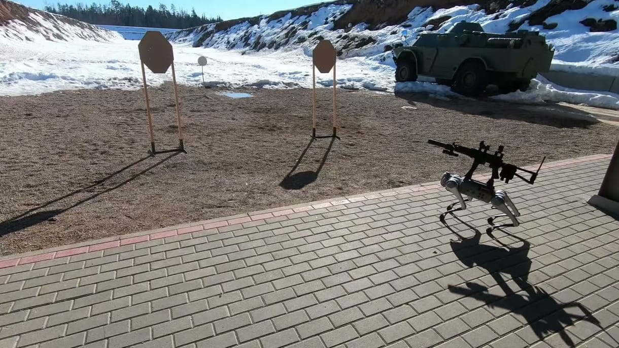 Gépfegyvert tettek a robotkutya hátára, jobban kezelte, mint az ember – videó