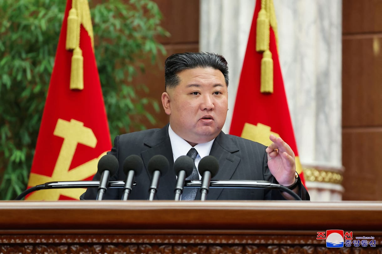 Kim Dzsongun gyors nukleáris fegyverkezésre szólított fel az Egyesült Államok és Dél-Korea „provokációja” miatt