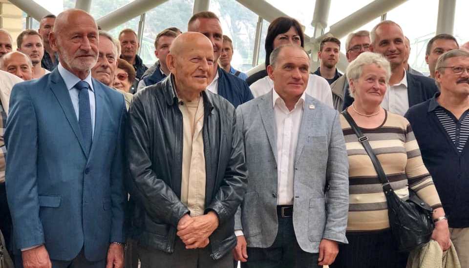 Önkormányzati lakást kapott, beszállt Bácskai János kampányába Reviczky Gábor