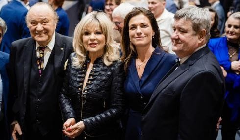 „Gyöngéden ölelj át és ringass, szerelem” – énekelte Korda György Varga Juditnak