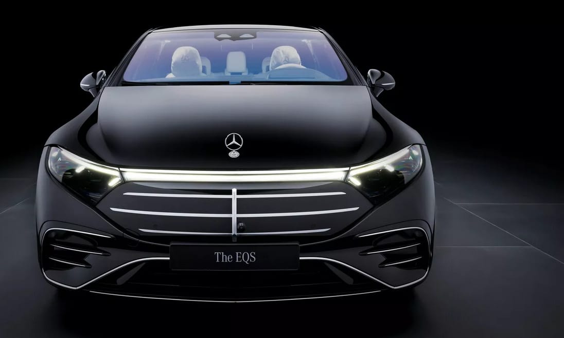 822 kilométeres hatótávval itt az új Mercedes EQS luxus villanyszedán