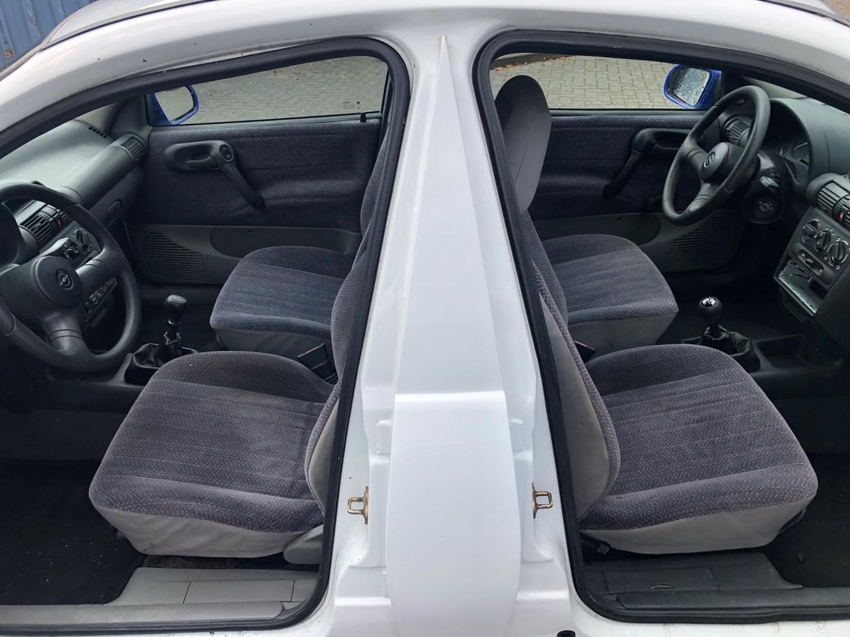 Eladó egy kétfejű Opel Corsa