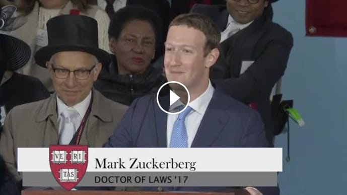 Majdnem elsírta magát Mark Zuckerberg az avatási beszédén, amikor elmesélte egy migráns fiú történetét