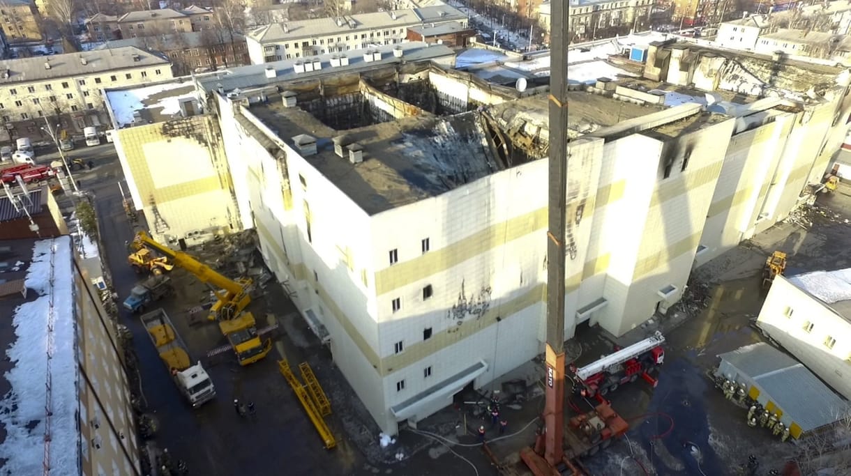 Fotókon a 64 halálos áldozatot követelő orosz plázatűz - kamaszok gyújtogattak?