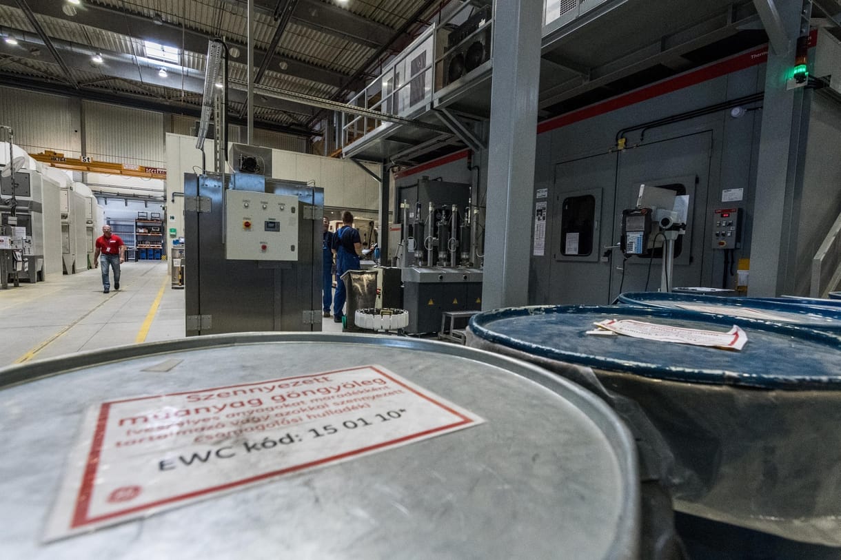 Nagy bajban a General Electric, tízmilliárd dollárt bukott egy negyedév alatt