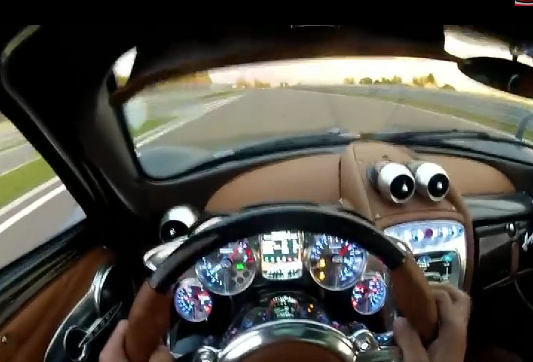 Ilyen, amikor egy profi csapat a 720 lóerős Pagani Huayrával – videó