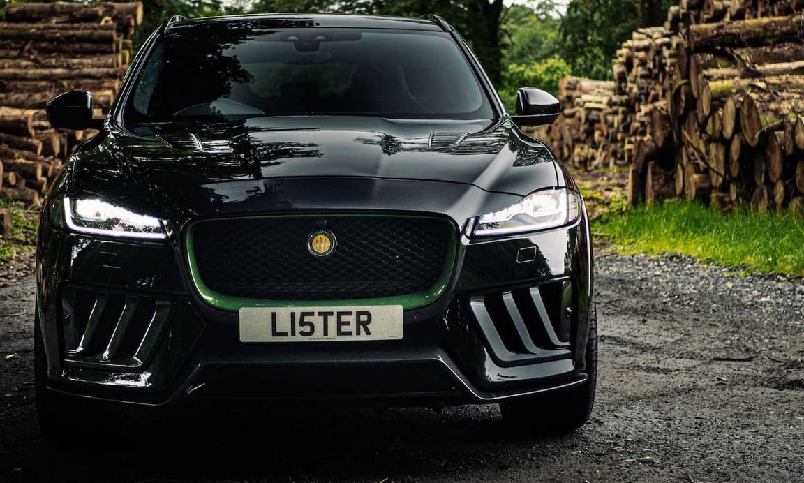 Katapultként lő ki a 675 lóerős új Jaguar divatterepjáró