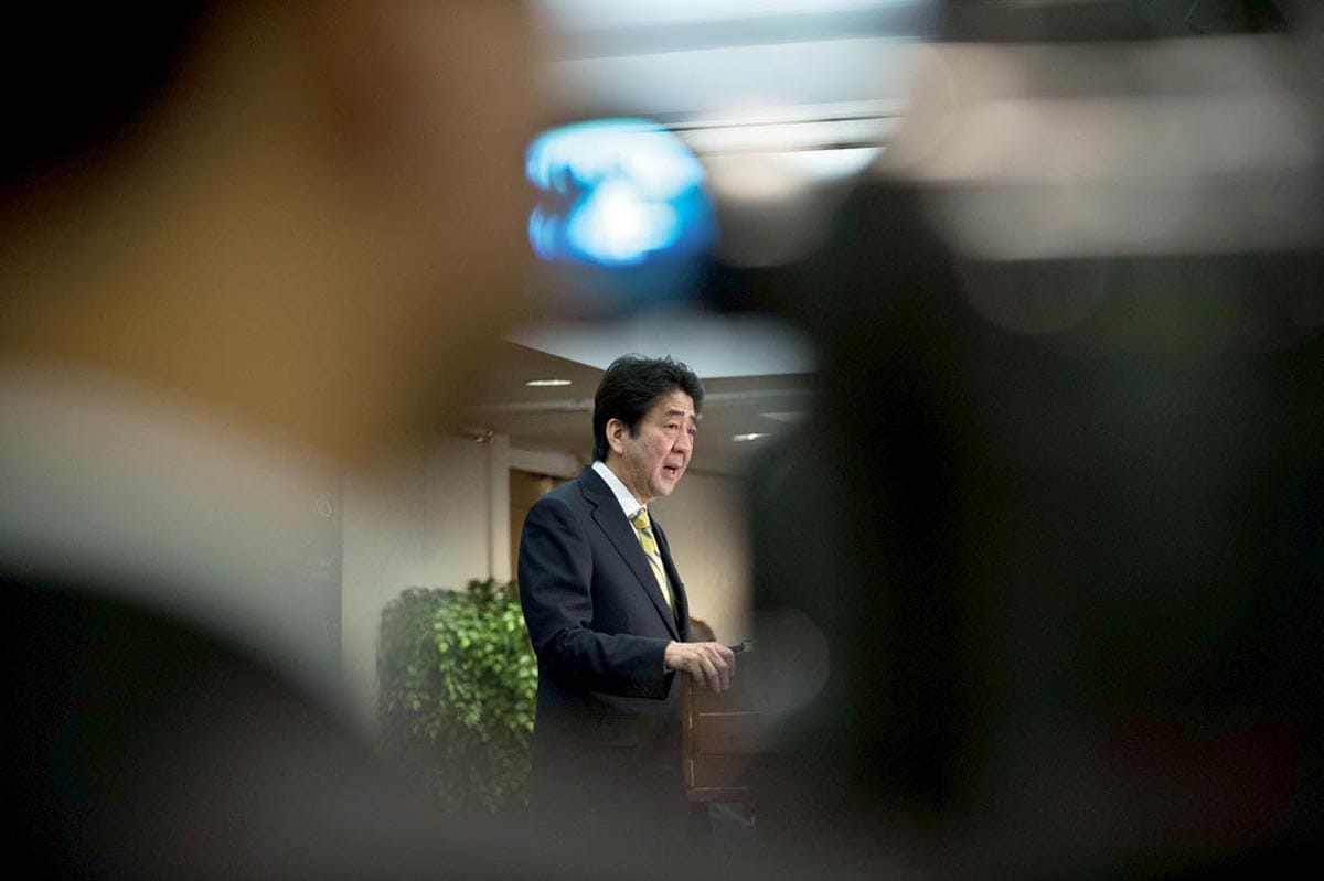 Japán korrupciós botrány – mentenék a kormányfőt és a nejét