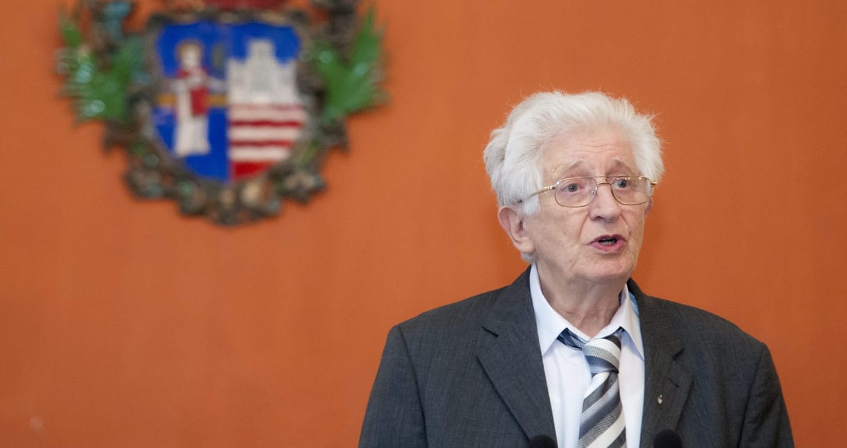 Elhunyt Wacha Imre nyelvész, beszédtanár