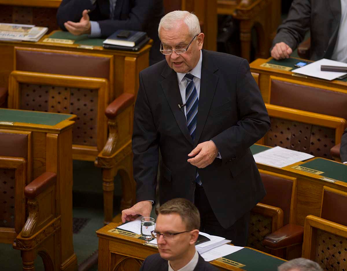 Harrach: a puszta segélyezés nem megoldja, hanem mélyíti a problémákat
