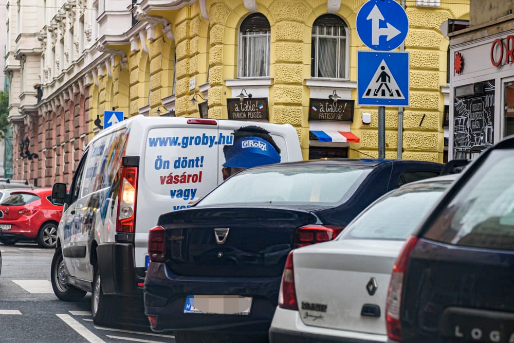 Kormányrendelet: hétfőtől ingyen parkolhatunk a parkolóházakban