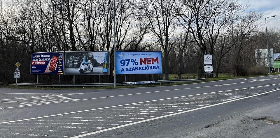 Máris itt vannak a propagandaplakátok, amelyek már a nemzeti konzultáció eredményére hivatkoznak