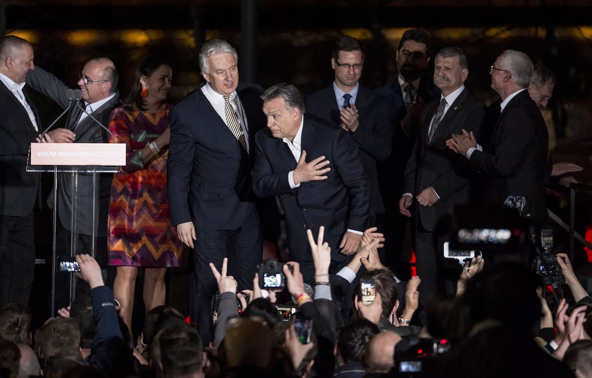 És akkor Orbán megszegte a régi szabályt: változtatott a győztes csapaton