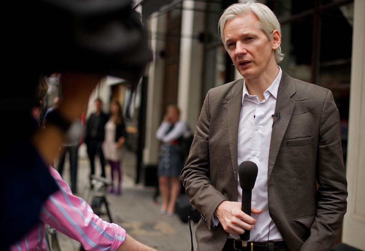 Újabb vádak Assange ellen