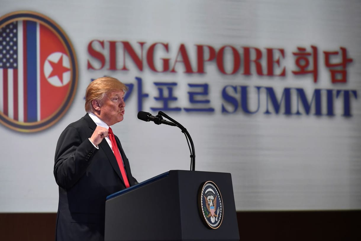 Trump a történelmi találkozó után: Felhagyunk a háborús játékokkal